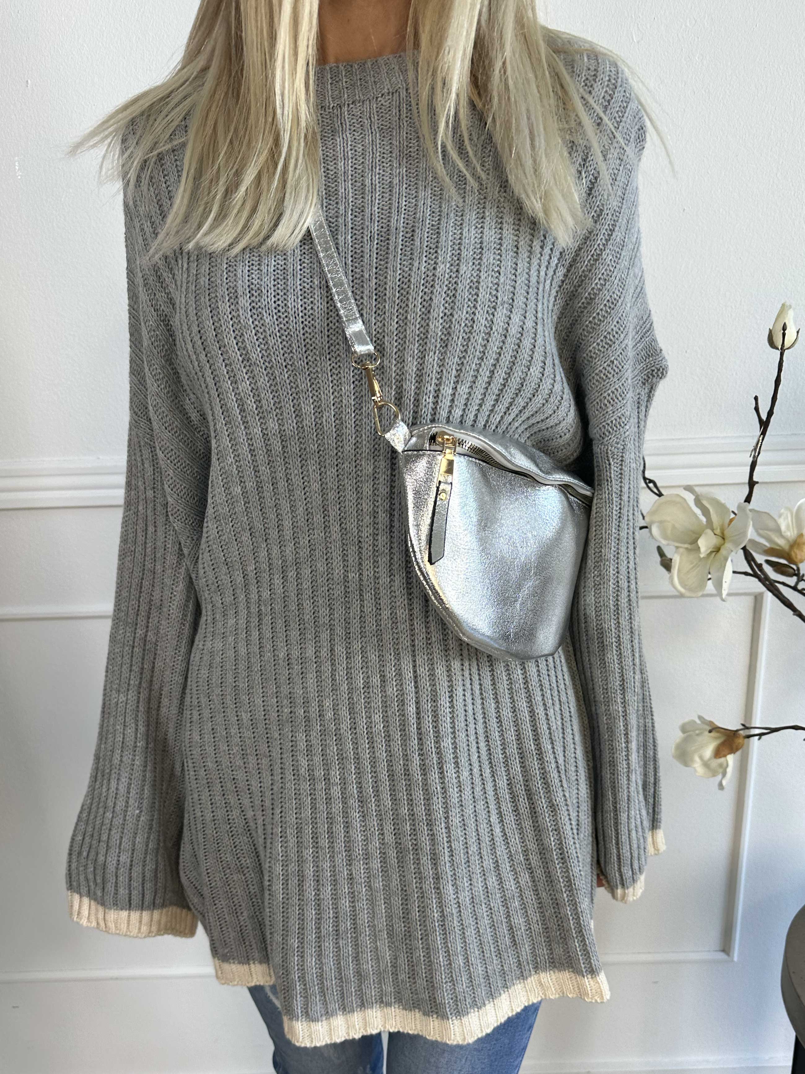 Violet - Stickad blus med färgad kant